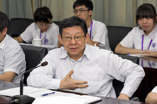 海協(xié)會會長陳德銘在北京會見了前來北京參加第四屆“清華-頂新兩岸領(lǐng)袖生計劃”的兩岸大學生 海協(xié)會會長陳德銘在北京會見了前來北京參加第四屆“清華-頂新兩岸領(lǐng)袖生計劃”的兩岸大學生